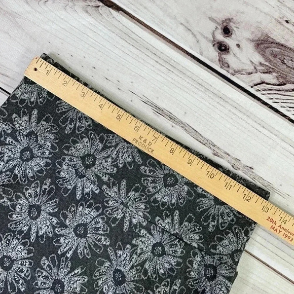 LulaRoe Cassie Black White Floral Size XS - Picture 6 of 8